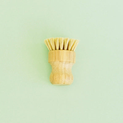 Wooden banneton cleaning brush with natural bristles, side view